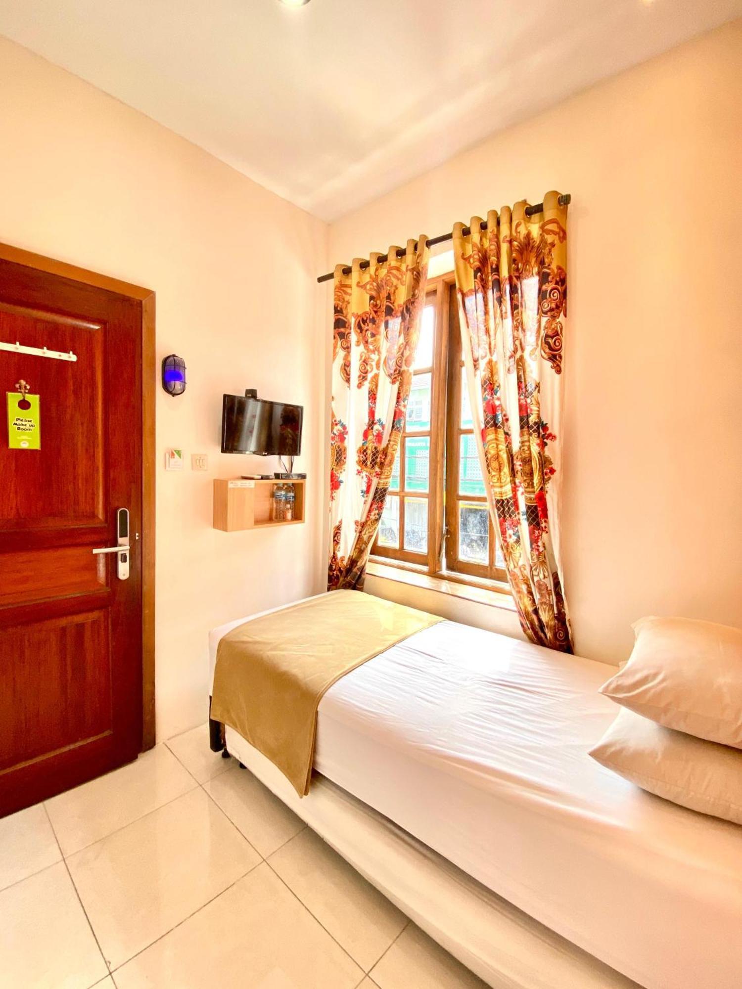 Cabin Hotel Bhayangkara Yogyakarta Exterior foto
